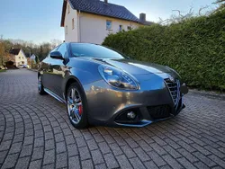 Grau Gebraucht 2015 Alfa Romeo Giulietta Quadrifoglio Kleinwagen | 16.900 €