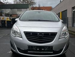 Silber Gebraucht 2011 Opel Meriva Design Edition Van / Kleinbus | 2.500 € (Superpreis)