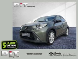 Cardamon green (6w4)/ black mi Gebraucht 2022 Toyota Aygo Pulse Kleinwagen | 13.490 € (Fairer Preis)