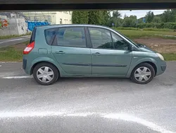 Grün Gebraucht 2004 Renault Mégane GrandTour Kombi | 2.000 €