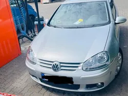 Silber Gebraucht 2005 VW Golf V Kleinwagen | 2.200 € (Guter Preis)
