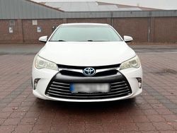 Weiß Gebraucht 2016 Toyota Camry Limousine | 11.600 €