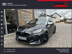 Mysticschwarz mica / dach weiss Gebraucht 2021 Toyota Yaris Hybrid Style Kleinwagen | 20.990 € (Etwas zu teuer)