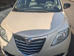 Weiß Gebraucht 2012 Lancia Ypsilon Platinum Kleinwagen | 3.500 € (Fairer Preis)
