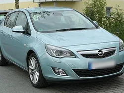 Blau Gebraucht 2010 Opel Astra Edition Limousine | 6.500 € (Etwas zu teuer)