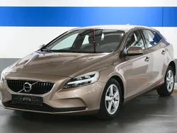 Silber Gebraucht 2016 Volvo V40 Momentum Kombi | 13.600 € (Etwas zu teuer)