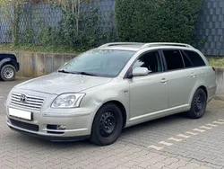 Silber Gebraucht 2005 Toyota Avensis Sol Kombi | 2.000 € (Fairer Preis)