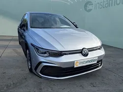 Silber Gebraucht 2024 VW Golf VIII R-line Limousine | 32.390 € (Fairer Preis)