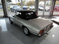 Grigio chiaro metallizato Gebraucht 1983 Alfa Romeo Spider Cabrio | 38.990 €