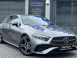 Grau Gebraucht 2023 Mercedes A200 AMG line Kleinwagen | 29.800 € (Fairer Preis)