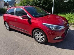 Rot Gebraucht 2017 Hyundai i20 Classic Kleinwagen | 7.900 € (Guter Preis)