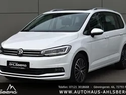 Pure white Gebraucht 2023 VW Touran Comfortline Van / Kleinbus | 35.700 € (Teuer)
