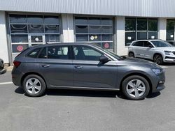Grau (graphite grau metallic) Gebraucht 2024 Skoda Scala Ambition Kleinwagen | 15.980 € (Superpreis)