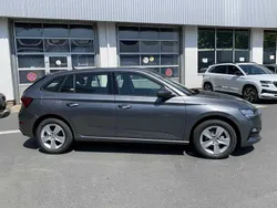 Grau (graphite grau metallic) Gebraucht 2024 Skoda Scala Ambition Kleinwagen | 15.980 € (Superpreis)