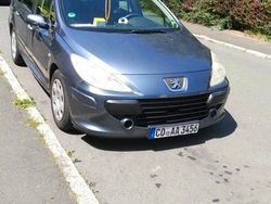 Grau Gebraucht 2007 Peugeot 307 Kombi | 2.500 € (Etwas zu teuer)