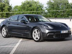 Grau Gebraucht 2018 Porsche Panamera 4 Limousine | 60.000 € (Fairer Preis)