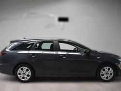 Grau metallic Gebraucht 2023 Kia Ceed Sportswagon Kombi | 19.380 € (Etwas zu teuer)
