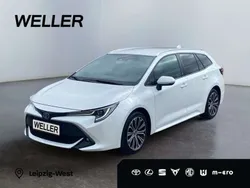 Weiss Gebraucht 2022 Toyota Corolla Team Kombi | 22.990 € (Guter Preis)
