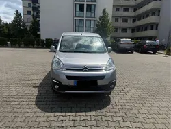 Grau Gebraucht 2018 Citroën Berlingo SELECTION Van / Kleinbus | 6.999 € (Superpreis)