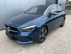 Blau Gebraucht 2023 Mercedes B250e Night Van / Kleinbus | 36.990 € (Fairer Preis)