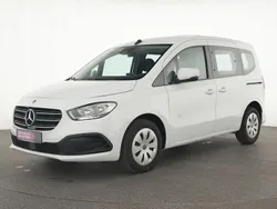 Arktikweiss Gebraucht 2023 Mercedes 180 Limousine | 23.555 € (Superpreis)