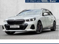 Weiß Gebraucht 2024 BMW 540 Comfort Edition Kombi | 64.390 €