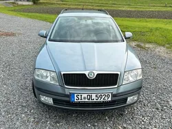 Grau Gebraucht 2005 Skoda Octavia Ambiente Kombi | 2.200 € (Fairer Preis)