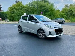 Silber Gebraucht 2018 Hyundai i10 Trend Kleinwagen | 6.240 € (Fairer Preis)