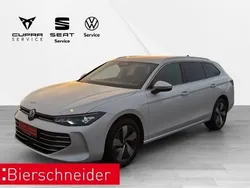 Weiss Gebraucht 2024 VW Passat Pro Kombi | 32.950 €