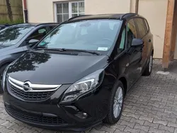 Schwarz Gebraucht 2015 Opel Zafira Tourer Van / Kleinbus | 12.600 € (Fairer Preis)