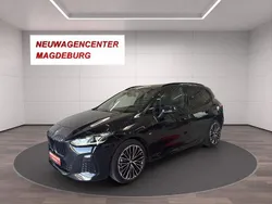 Black sapphire metallic Gebraucht 2024 BMW 218 Active Tourer M Sport Van / Kleinbus | 30.980 € (Fairer Preis)