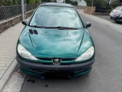 Grün Gebraucht 1999 Peugeot 206 Limousine | 870 € (Guter Preis)