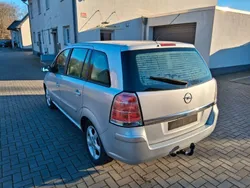 Silber Gebraucht 2005 Opel Zafira Edition Van / Kleinbus | 1.500 € (Guter Preis)
