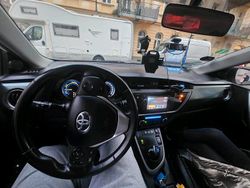 Weiß Gebraucht 2014 Toyota Auris Hybrid Kombi | 12.500 € (Fairer Preis)