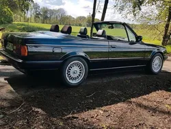 Schwarz Gebraucht 1993 BMW 320 Cabriolet Shadowline Cabrio | 17.900 €