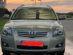 Grün Gebraucht 2007 Toyota Avensis Kombi | 3.900 € (Fairer Preis)