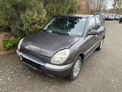 Grau Gebraucht 1999 Daihatsu Sirion Kleinwagen | 1.575 €
