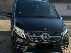 Schwarz Gebraucht 2019 Mercedes V300 Van / Kleinbus | 30.990 €