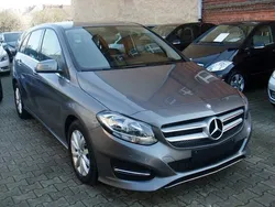 Grau metallic Gebraucht 2015 Mercedes B180 Style Van / Kleinbus | 15.990 € (Guter Preis)