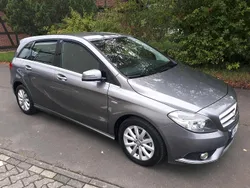 Grau Gebraucht 2012 Mercedes B180 Van / Kleinbus | 9.300 € (Fairer Preis)