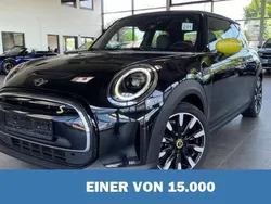 Schwarz metallic Gebraucht 2023 Mini Cooper SE Kleinwagen | 26.960 € (Fairer Preis)