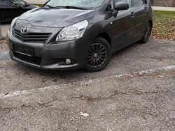 Grau Gebraucht 2013 Toyota Verso Basis Van / Kleinbus | 4.449 € (Superpreis)