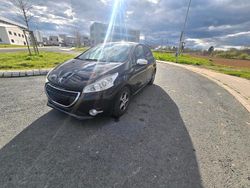 Schwarz Gebraucht 2015 Peugeot 208 Kleinwagen | 7.200 € (Fairer Preis)
