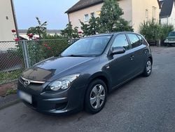 Grau Gebraucht 2010 Hyundai i30 Comfort Limousine | 2.150 € (Superpreis)
