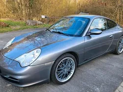 Grau Gebraucht 2001 Porsche 911 Carrera 4 Coupé | 28.600 € (Etwas zu teuer)