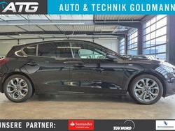 Schwarz Gebraucht 2023 Ford Focus ST-Line X Limousine | 19.900 € (Guter Preis)