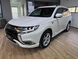 Perlmuttweiss (p) Gebraucht 2020 Mitsubishi Outlander P-HEV Plus SUV | 21.990 € (Fairer Preis)