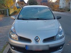 Grau Gebraucht 2006 Renault Clio II Limousine | 4.500 € (Teuer)