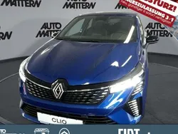 Blau Neu 2024 Renault Clio V Techno Limousine | 22.990 € (Etwas zu teuer)