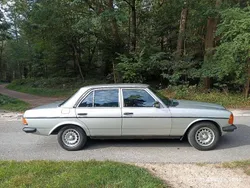 Silber Gebraucht 1981 Mercedes E230 Limousine | 15.500 €